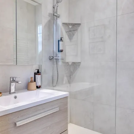 Matisse Elegant F2 Proche Vieux-marche