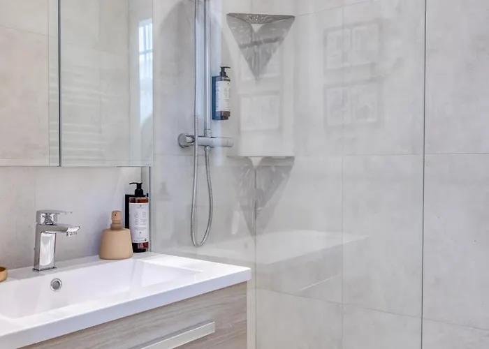 Matisse Elegant F2 Proche Vieux-marche